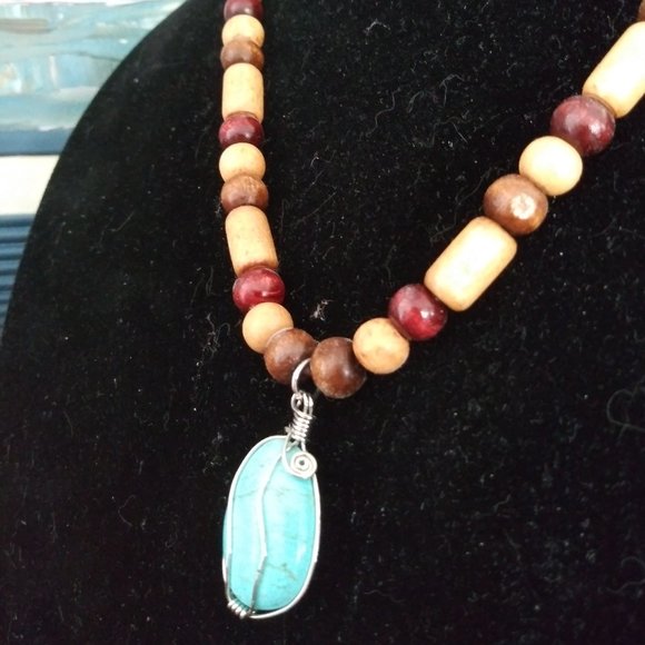 **CLEARANCE SALE** Southwest Style Necklace with Faux Turquoise Pendant - Picture 9 of 10